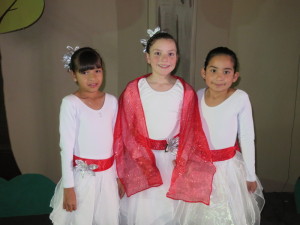 Anna, with her friends Zabdi and Estefanía, after the program.